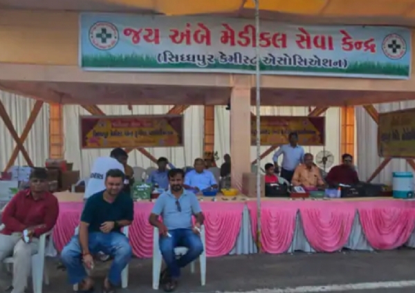 સિદ્ધપુરમાં ‘જય અંબે’ સેવા કેમ્પનો પ્રારંભ: 24 કલાક આરોગ્ય તપાસ, સારવાર અને નિઃશુલ્ક દવાઓની સેવા આપવામાં આવી. સિદ્ધપુરમાં ‘જય અંબે’ સેવા કેમ્પનો પ્રારંભ: 24 કલાક આરોગ્ય તપાસ, સારવાર અને નિઃશુલ્ક દવાઓની સેવા આપવામાં આવી.