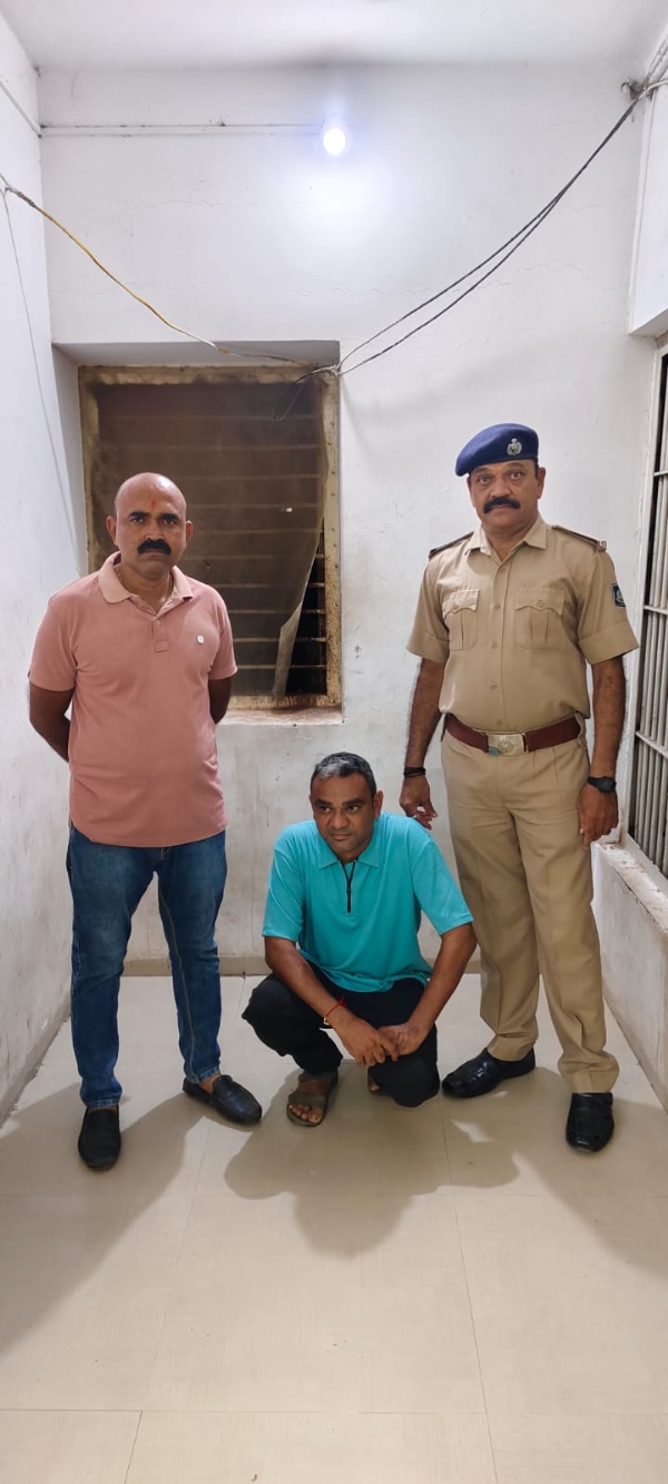 પોરબંદરમાં     7 મહિનાથી કોર્ટ થી  નાસતો  આરોપી આખરે  પોલીસના હાથ.