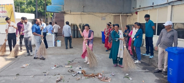 સફાઈ ઝુંબેશ અને વૃક્ષારોપણ કરાયું