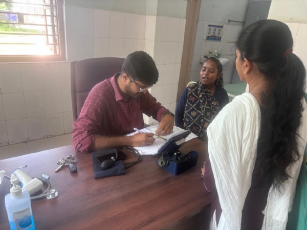 ઉનાવા સામૂહિક આરોગ્ય કેન્દ્ર ખાતે સર્વ રોગ નિદાન કેમ્પ, 180 દર્દીઓએ લીધો લાભ