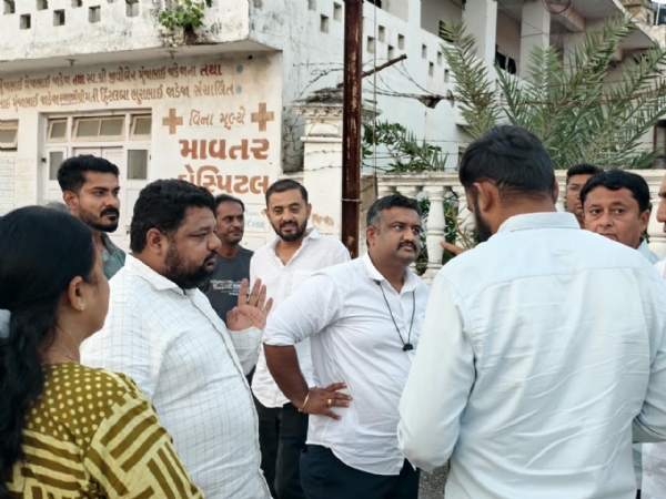 પોરબંદરના  કડિયા પ્લોટ રેલવે ફાટકની  ટ્રાફિક  સમસ્યાના  ઉકેલ  માટે  અંડર બ્રિજના આયોજન  અંગે મેયરનું સ્થળ    નિરીક્ષણ.
