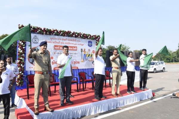ગાંધીનગરમાં યોજાઈ બાઈક રેલી