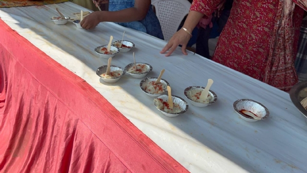15 વર્ષથી અવિરત ખીચાની સેવા, 4 દિવસમાં સવા લાખથી વધુ પદયાત્રીઓને પ્રસાદ
