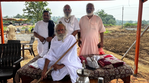 કોડવાવ ગામે વિશ્વબંધુ સંસ્થા દ્વારા સાકેત આશ્રમના શ્રી ગણેશ સાથે ભવ્ય નિર્માણ કાર્યનું શુભારંભ કોડવાવ ગામે વિશ્વબંધુ સંસ્થા દ્વારા સાકેત આશ્રમના શ્રી ગણેશ સાથે ભવ્ય નિર્માણ કાર્યનું શુભારંભ
