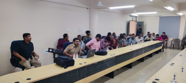પોરબંદર  આરટીઓ  કચેરી  ખાતે  ‘સેવા સંકલ્પ    અભિયાન–સેવા મારું યોગદાન’ અંતર્ગત માર્ગ સલામતી   અંગે  જાગૃતિ  કાર્યક્રમ  યોજાયો.