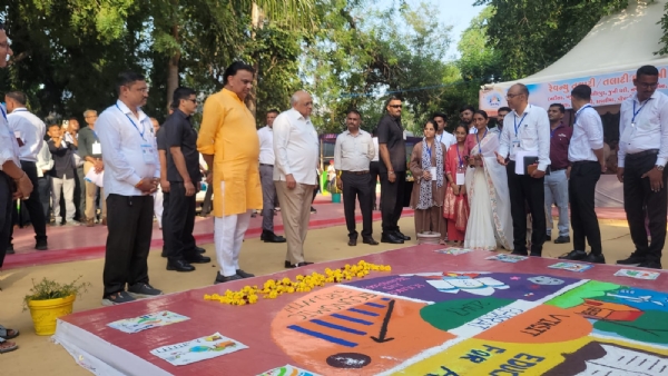 રાજ્ય ના મુખ્યમંત્રી ભુપેન્દ્રભાઈ પટેલ પંચમહાલ મા, ગોધરા ના ધારાસભ્ય સીકે રાઉલજી ના વતન મા ગણેશ સ્થાપના ના ૫૦વર્ષ નિમિતે આરતી ઉતારી, ગામ ના પ્રવેશ દ્વાર નું લોકાર્પણ કર્યું, વૃક્ષારોપણ પણ કર્યું