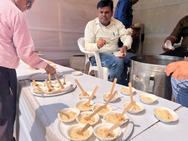 ₹5 કરોડના વીમા કવચ સાથે નારાયણપુરા મિત્ર મંડળનો સેવા કેમ્પ, 28 વર્ષથી પદયાત્રીઓની સેવા