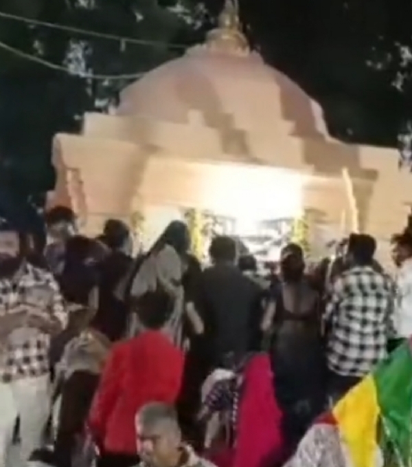 પાટણના સિદ્ધિ સરોવર કિનારે આવેલા સંત કહારનાથ ભગવાનની જીવંત સમાધિ ખાતે ભવ્ય લોકમેળો યોજાયો. પાટણના સિદ્ધિ સરોવર કિનારે આવેલા સંત કહારનાથ ભગવાનની જીવંત સમાધિ ખાતે ભવ્ય લોકમેળો યોજાયો.