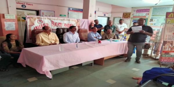 ભચાઉમાં ટીબી સામે માનવતાની પહેલ: પ્રાંત અધિકારી બન્યા ‘નિક્ષય મિત્ર’, 10 દર્દીઓને અપાઈ પોષણ કીટ