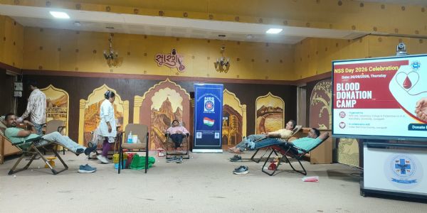 એન.એસ.એસ.દિવસ નિમિત્તે કામધેનુ યુનિવર્સિટીની વેટરનરી કોલેજ, જૂનાગઢ ખાતે રક્તદાન શિબિર યોજાઈ