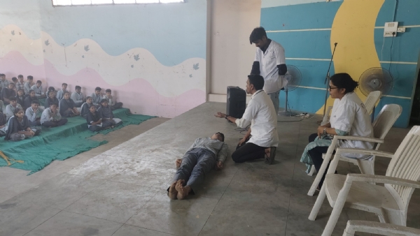 અકસ્માત સમયે જીવ બચાવવાની તાલીમ
