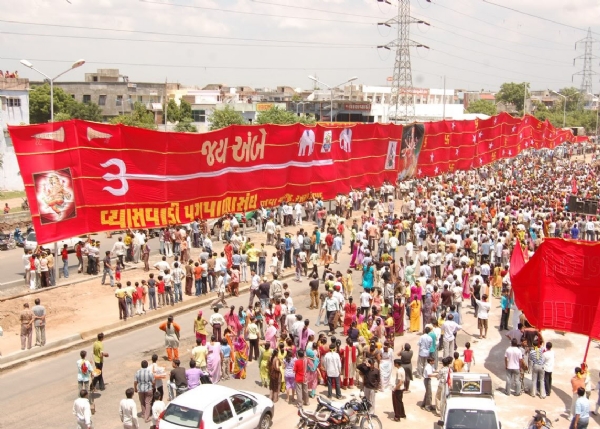 2008માં અંબાજીમાં લહેરાવી હતી 1252 ગજની ધજા, 33 વર્ષથી અવિરત પદયાત્રા કરતો અમદાવાદનો વ્યાસવાડી સં