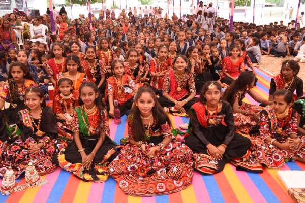 લોડાય ખાતે શાળાનું લોકાર્પણ કરવામાં આવ્યું
