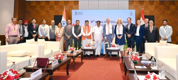 ભરૂચ પાણીયાદરાથી ભાવનગર 60 કિ.મી.નો રસ્તો અને તેમાં 4 લેન રેલ્વે ટ્રેક સાથે નિર્માણ થશે