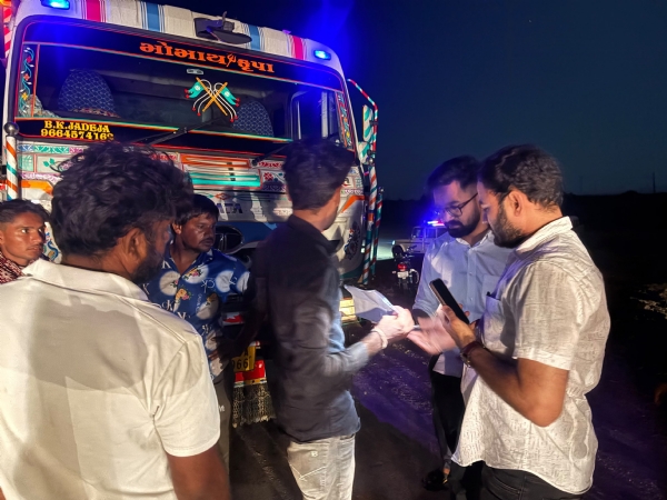 મોડીરાત્રે ઓવરલોડ વાહનો પર કાર્યવાહી