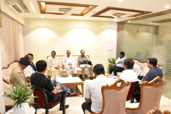 સેવા સેતુ, સ્વચ્છતા હિ સેવા અને  સેવા  સંકલ્પ  અભિયાન  અંગે  સમીક્ષા  બેઠક  યોજાઈ.
