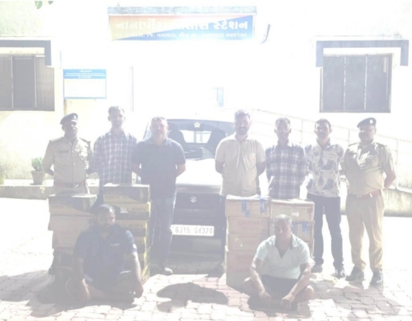 આરોપી સાથે પોલીસ ની ટીમ