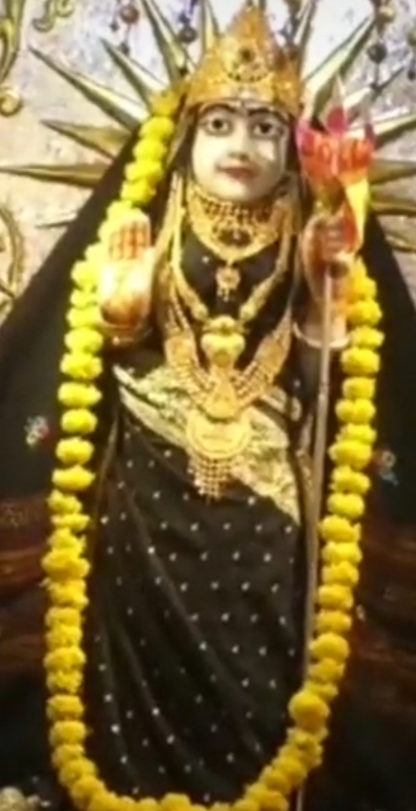 વરાણા ખોડિયાર માતાજી મંદિર ટ્રસ્ટમાં ₹1 લાખની બોગસ પાવતીનો વિવાદ, પૂજારી સામે ફરિયાદ; પૂર્વ ટ્રસ્ટીએ લગાવ્યા કાવતરાના આક્ષેપ