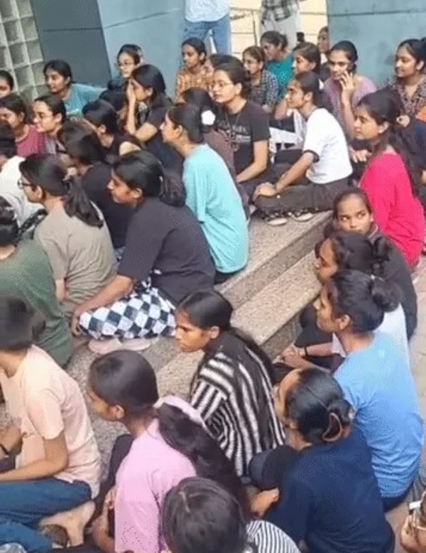 Huge controversy over food contamination in Samaras Girls Hostel on Gujarat University campus, health of a student deteriorates Huge controversy over food contamination in Samaras Girls Hostel on Gujarat University campus, health of a student deteriorates
