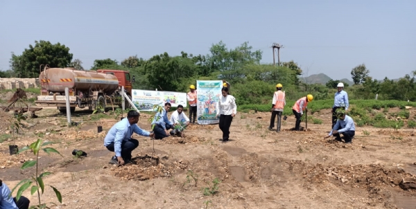 પોરબંદરમાં  પર્યાવરણ  સંરક્ષણ  અને  પ્લાસ્ટિ ક મુક્તિ માટે  અણિયારી  ગામ ખાતે  જનજાગૃતિ કાર્યક્રમ યોજાયો.