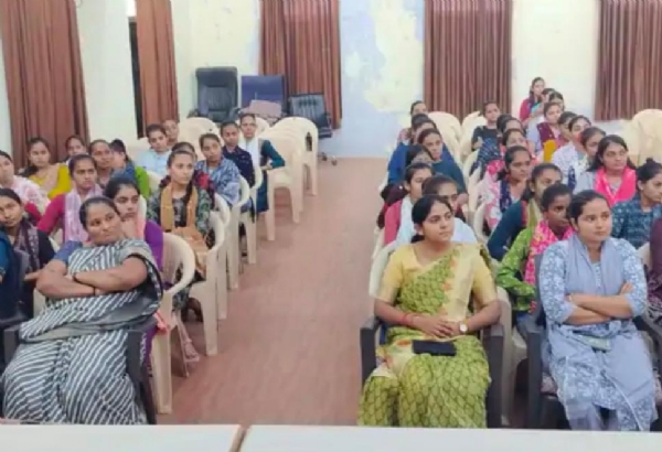 વિસનગરની મહિલા કોલેજમાં સાયબર સિક્યુરિટી અને મેન્ટલ હેલ્થ અંગે વ્યાખ્યાન યોજાયું