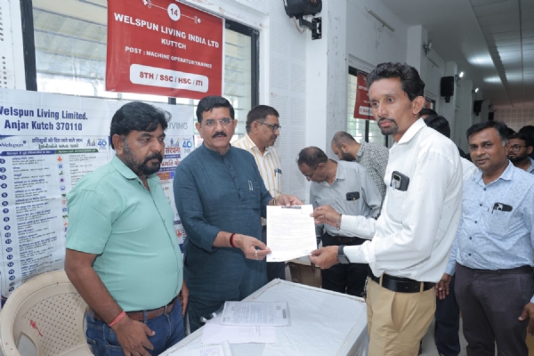 મહેસાણા GIDC હોલ ખાતે જિલ્લા કક્ષાનો રોજગાર ભરતીમેળો યોજાયો
