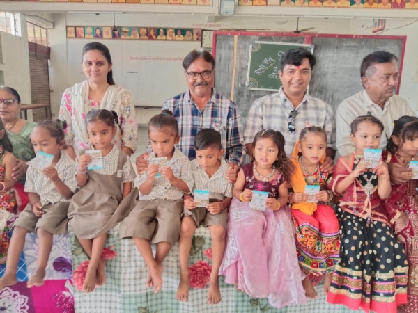 ‘સેવા સંકલ્પ અભિયાન’ અંતર્ગત કુંવારા ગામે ‘આંગણ ઉત્સવ’: બાળકો-આંગણવાડી બહેનોનું સન્માન, THRનું વિતરણ ‘સેવા સંકલ્પ અભિયાન’ અંતર્ગત કુંવારા ગામે ‘આંગણ ઉત્સવ’: બાળકો-આંગણવાડી બહેનોનું સન્માન, THRનું વિતરણ
