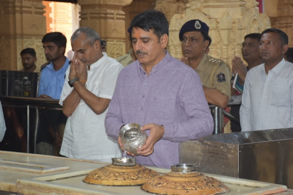 સોમનાથ મહાદેવના દર્શન કર્યા સોમનાથ મહાદેવના દર્શન કર્યા