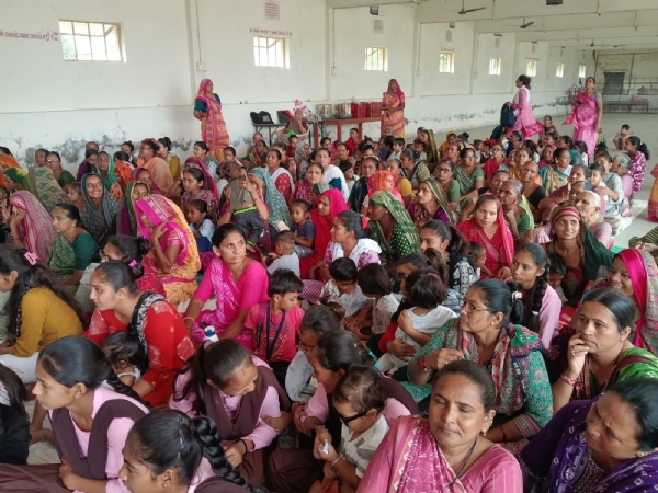 ‘સેવા સંકલ્પ અભિયાન’ અંતર્ગત કુંવારા ગામે ‘આંગણ ઉત્સવ’: બાળકો-આંગણવાડી બહેનોનું સન્માન, THRનું વિતરણ ‘સેવા સંકલ્પ અભિયાન’ અંતર્ગત કુંવારા ગામે ‘આંગણ ઉત્સવ’: બાળકો-આંગણવાડી બહેનોનું સન્માન, THRનું વિતરણ