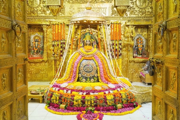 સોમનાથ મહાદેવને સુકામેવાનો દિવ્ય શૃંગાર