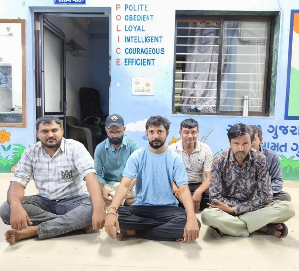 બાબરા સિટીમાં જાહેરમાં જુગાર રમતા 6 ઈસમો ઝડપાયા, ₹36 હજારની રોકડ સાથે પોલીસની કાર્યવાહી