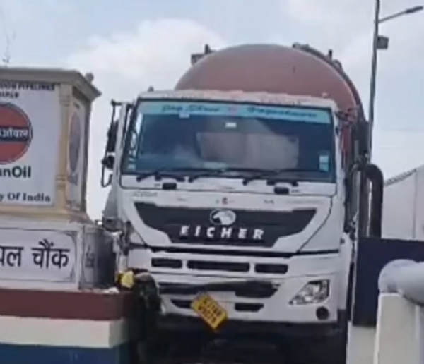 સિદ્ધપુરના તાવડીયા ચોકડી પર મોડી રાત્રે સાયલો ટ્રક સર્કલ પર ચડી જતાં અકસ્માત સર્જાયો, મોટી દુર્ઘટના ટળી