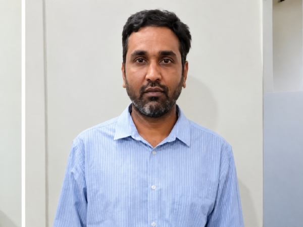 લાંચ લેતા પકડાયેલ આરોપી લાંચ લેતા પકડાયેલ આરોપી