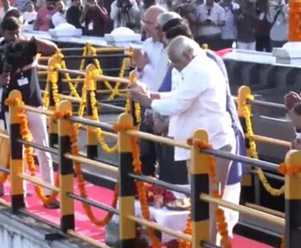 Sardar Sarovar Narmada Dam fully filled amid lack of rain in the state, Chief Minister congratulates