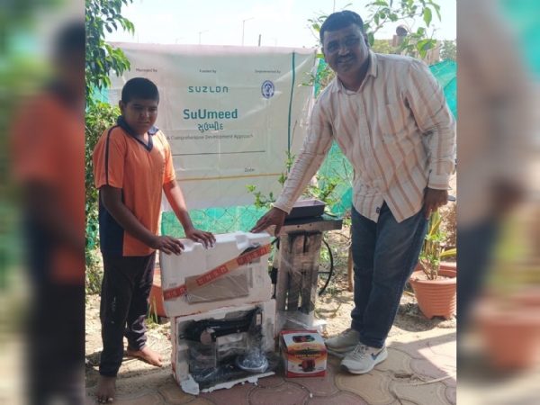સિલાઈ મશીન અપાયું