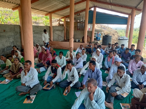 Beekeeping training was organized for farmers at Gadh village under Mission Madhmakhi in Narmada district.