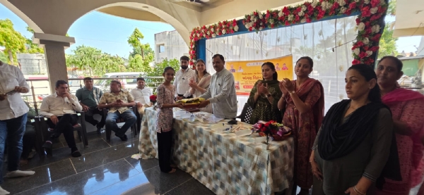 વિજાપુરના ફુદેડામાં ‘આંગણ મિલન સેવા’ કાર્યક્રમ, બાળકોને કિટ વિતરણ અને કાર્યકરોનું સન્માન