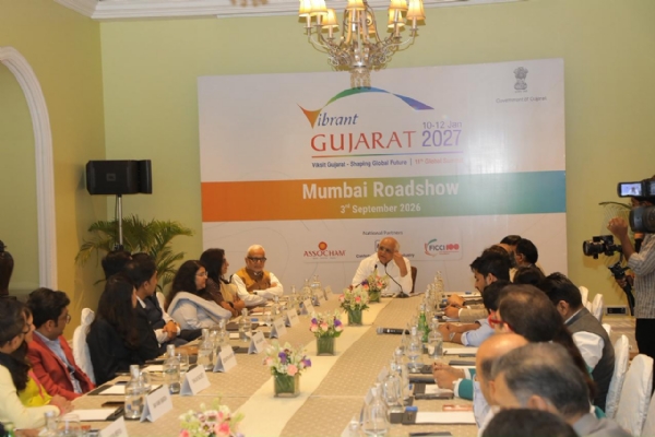 Come to Gujarat – Grow in Gujarat - Grow with Gujara Chief Ministers call to industrialists-investors in Mumbai