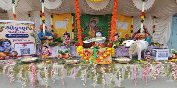 બિલખામાં કૃષ્ણ જન્મોત્સવ નિમિત્તે ભવ્ય શોભાયાત્રા અને ધાર્મિક કાર્યક્રમોનું જોરદાર અને ઉત્સાહભેર આયોજન કરાયું
