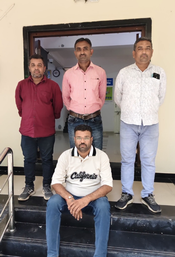છેલ્લા 6 મહિનાથી ફરાર આરોપી હેમંત ખેતરીયાને પોલીસે ઝડપી લીધો