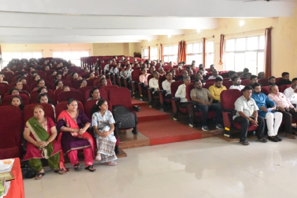 પોરબંદર         ખાતે જિલ્લા કક્ષાના શિક્ષક દિવસની ઉજવણી અંતર્ગત જિલ્લા કક્ષાનો શ્રેષ્ઠ શિક્ષક         સન્માન સમારોહ-2026
