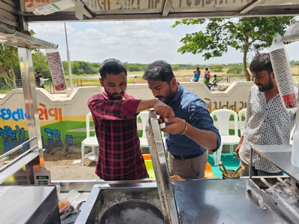 FDCA ટીમની મેળામાં ચકાસણી