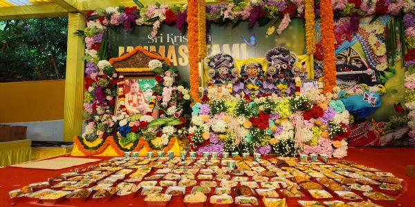ઇસ્કોન ગાંધીનગર ખાતે પ્રથમ ભવ્ય શ્રીકૃષ્ણ જન્માષ્ટમી મહોત્સવની ભક્તિ અને ઉત્સાહભેર ઉજવણી
