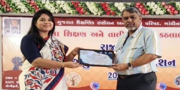 બાળકોને શાળાના ઓરડેથી ઈસરો સુધી પહોંચાડનાર જૂનાગઢનાં અનોખાં શિક્ષિકા : મીરા વૈષ્ણવ.... શિક્ષણ, વિજ્ઞાન અને પર્યાવરણના ત્રિવેણી સંગમથી ગ્રામ્ય બાળકોમાં નવી ઉડાન ભરી રહેલાં ચણાકાં ગામનાં શિક્ષિકા*