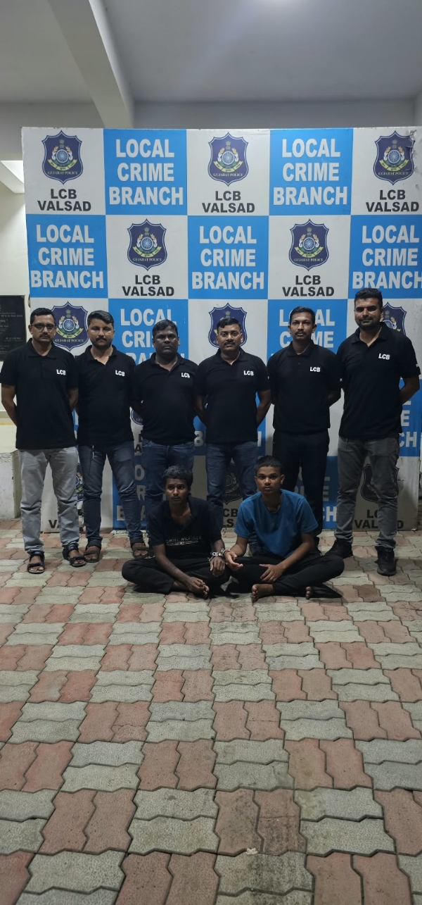 આરોપી સાથે પોલીસ ની ટીમ