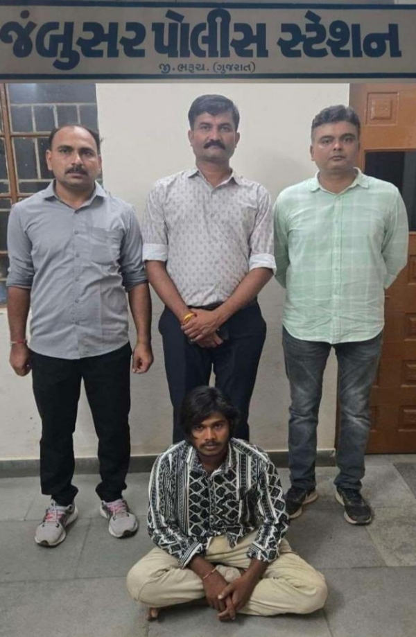 અપહરણના ગુનામાં એક વર્ષથી ફરાર આરોપી ભરૂચથી ઝડપાયો અપહરણના ગુનામાં એક વર્ષથી ફરાર આરોપી ભરૂચથી ઝડપાયો