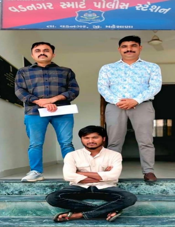 પ્રોહિબીશનના ગુનામાં નાસતા ફરતા આરોપીને પેરોલ-ફર્લો સ્કોડે ઝડપી પાડ્યો