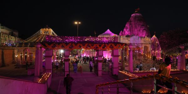 વડનગર શ્રાવણોત્સવમાં ઉમટ્યું પ્રવાસીઓનું ઘોડાપૂર: ત્રણ રવિવારે અંદાજિત 40 હજાર પ્રવાસીઓએ માણ્યો, ભક્તિ અને સંસ્કૃતિનો અનોખો સંગમ