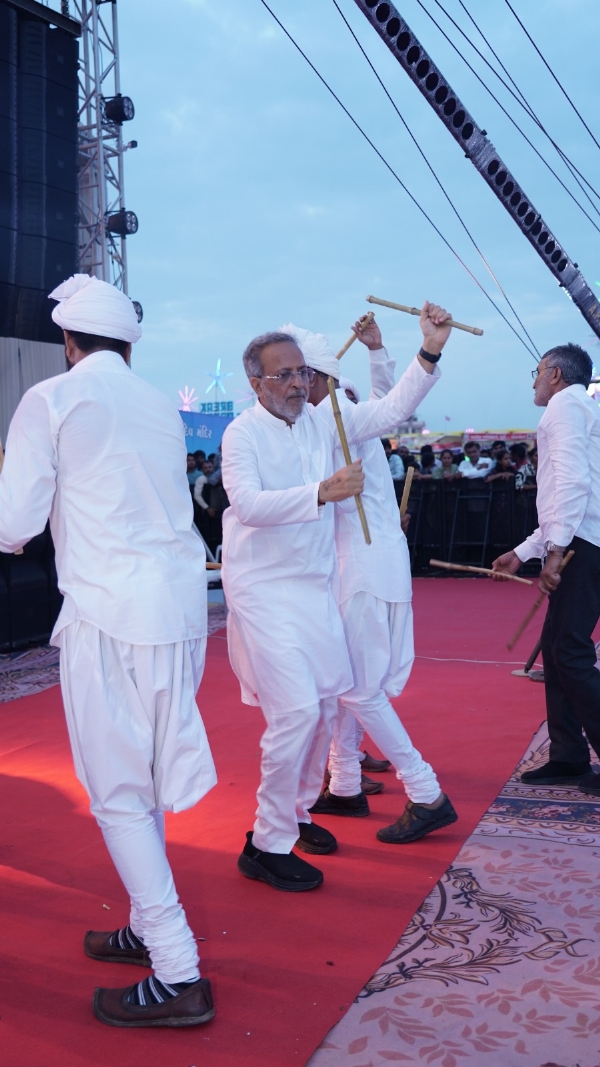 પરંપરાગત   પહેરવેશ  અને  મણિયારા રાસથી  લોકમેળામાં છવાયો  મહેર  સંસ્કૃતિનો  રંગ.