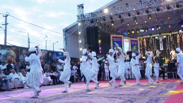 પરંપરાગત   પહેરવેશ  અને  મણિયારા રાસથી  લોકમેળામાં છવાયો  મહેર  સંસ્કૃતિનો  રંગ.
